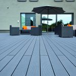 wpc-terrassendiele_kompakte-massiv_grau_m_503-F-G-72-0000-1539_Vinothek-schroth_2848_naturinform