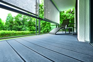 wpc_terrassendiele_kompakte-wabe_grau_m_502-F-G-72-0000-1524_schlosshotel-monrepos_2089_naturinform